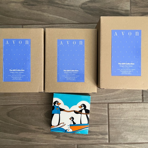 Avon Penguin Party Pitcher and Tumbler set - Picture 5 of 5